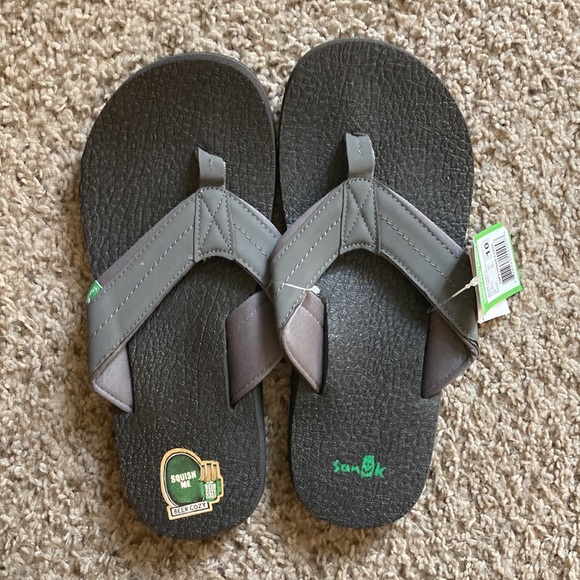 Brand New Never Worn Collection of Sanuk Beer Cozy Sandals (Various Styles) - Picture 4 of 4